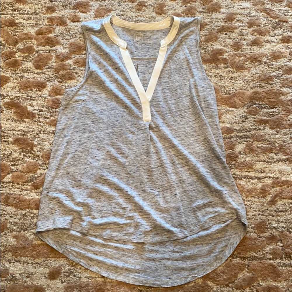 Gap V-Neck Heathered Tank Size Small